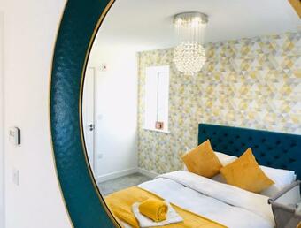 Villa New Build- Entire House With Netflix In Ebbsfleet International