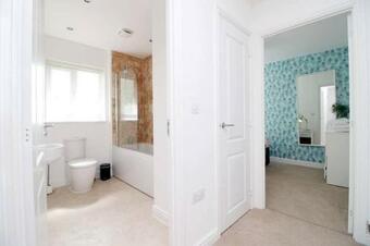 Apartamento Perfect For Large Families Or Large Work Groups In Pontypool