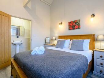 Laxfield Barn-uk12451