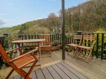 22 Two Little Ducks, Lynton