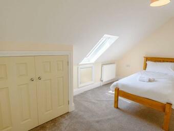 Dawson Park 3 - Uk12662