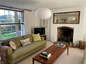 Stunning Apartment Opposite Cowdray Ruins In Heart Of Midhurst