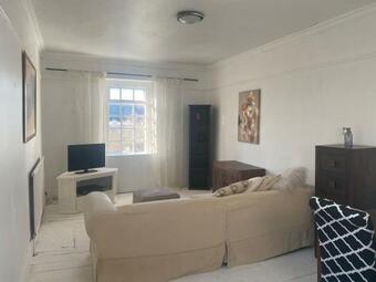 Stunning 2-bed Apartment Above Schooners Bar