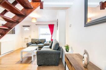 Contractor Terrace, 3 Bedrooms, Parking, Wifi & Smart Tv