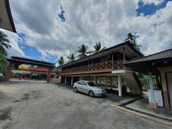 Hotel Oyo 90278 Redzwan's Beach Resort