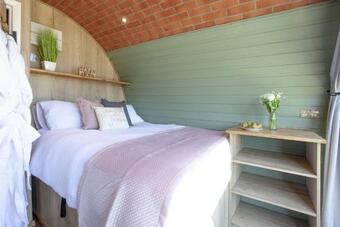 Wabbit Hobbit House, Radstock