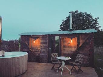Cozy Cabin W/ Woodfired Hot Tub