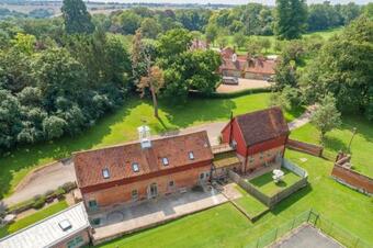 Stylish Luxury Cottage In Historic Country Estate - Belchamp Hall Coach House
