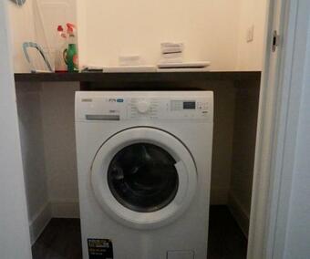 Luxury 2 Bed Apartment With Parking Near London