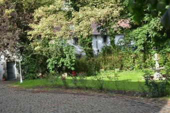 Le G�te De La Gentilhommi�re Du Ch�teau De Ragnies.