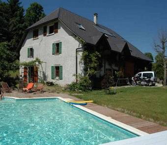Hostal Chambres D'h�tes Et Yourte L'or�e Des Bornes