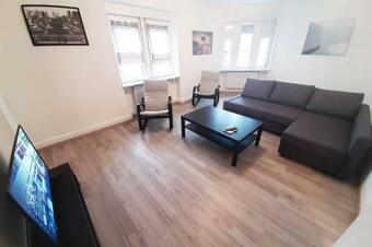 Cozy 4 Room Apartment In B�desheim