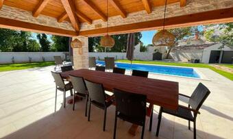 Vill Nyma, Beautifully Restored Stone Villa Offering A Peaceful Retreat