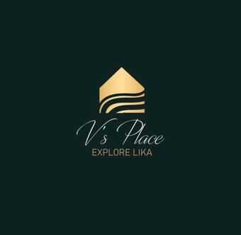 V's Place - Wooden House With Heated Pool