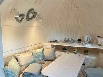 Schwimmendes Igluhotel