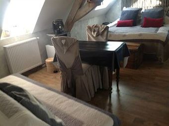 Bed & Breakfast Aux Logis De La Solre