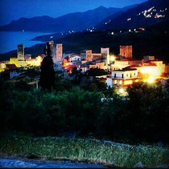 Siesta Mani Mountain Retreat