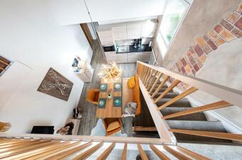 Apartamento Vip Deluxe 107qm Auf Zwei Etagen 1 Dopplezimmer Eg 1 Doppelzimmer Auf Der Galerie Sowie 2 Badezimmer Und Komplette Küche Mit Mikrowelle Und Backofen Ideal Für 1 Bis 6 Gäste Direkter Blick Auf Garten Und Bergblick Alles Nur Nicht 0815