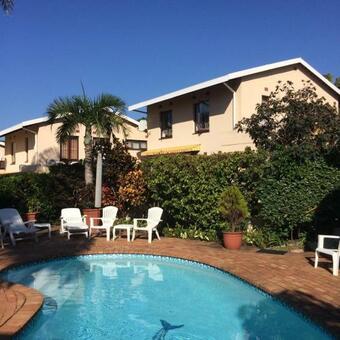 Apartamento Secure Beachfront 6 Sleeper - Pool, Garden, Braai Area, 50m To Beach