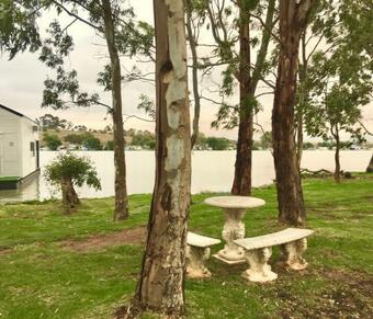 Apartamento Shack Built Over The Murray River