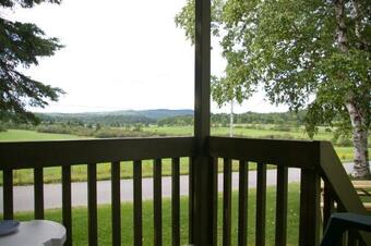 The Hummingbird Cottage / Le Chalet Des Colibris