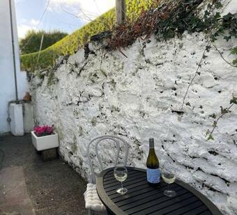 Cheerful Townhouse By The Sea