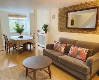 Lower Turnpike Cottage, Middle Barton