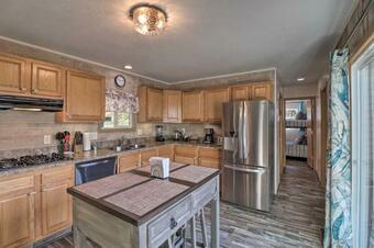 Charming Home Half Mi To Bull Shoals Lake!