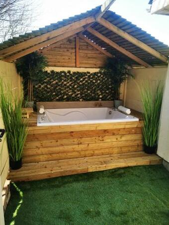 Hostal Private Room, Hottub And Glamping Experience