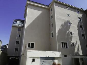 A?r? Familia Tree Apartment