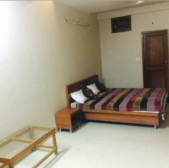 Oyo 88096 Hotel Mourya