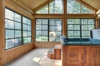 Family Fun With Lake Access And Private Indoor Hot Tub