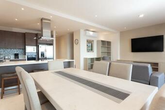 Apartamento Luxury 1,600 Sqft Ocean View New Condo, 3 Pools.