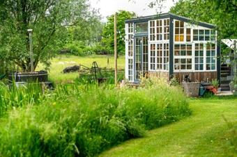 Tiny Kot -pompkot - Buskot - Plantkot -boekenkot