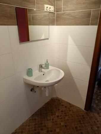 Deux �tangs Poissonneux Au Milieu Des Bois Avec G�te Moderne Neuf