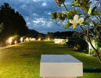 Pink White Marathon Villa Retreat - 5' To Beach