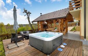 Nice Home In Siljakovina With Jacuzzi, Sauna And 3 Bedrooms