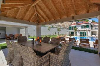 Luxury Villa With A Swimming Pool Studenci, Zagora - 18483