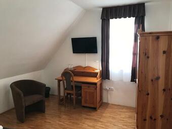 Husz�rv�r Hotel Kast�lysz�ll�