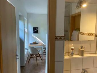 Kleines Ferienh�uschen Im Gr�nen Am See