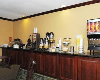 Hotel Quality Suites Airport Kansas City