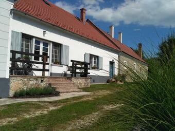 Hivogat� Vend�gh�z V�r�st�