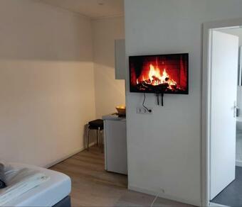 Likehome - 1 Zimmer Apartment Mit Netflix