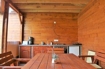 Eszter Nyaral�h�z