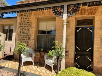 Hostal 1876 Stonemasons