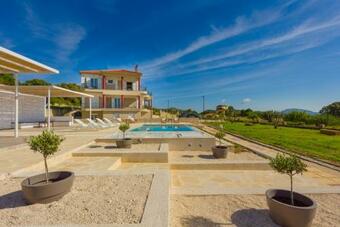 Villa The Leaf House