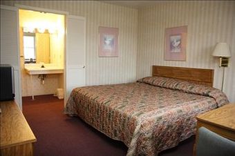 Hotel Country Club Inn & Suites