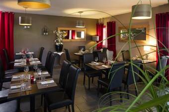 Hotel H�tel Les Pierres Dor�es