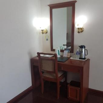 Hotel Breeze Residency