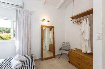 Nikiforos Villa, Coastal Retreat!